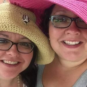 Meet your Posher, Lois